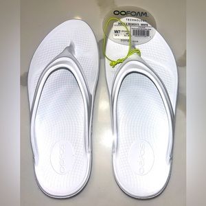 OOFOS — OOLALA WOMEN’S FLIP FLOPS! SIZE 7 - BRAND NEW WITH TAGS!